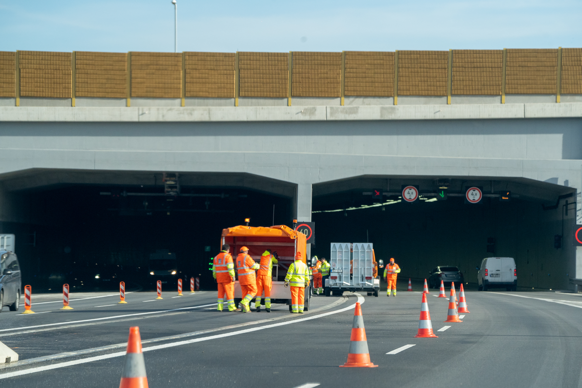 Construction zone on the D3 motorway in Czechia diverting all traffic onto a narrow shared parallel road with concrete barriers