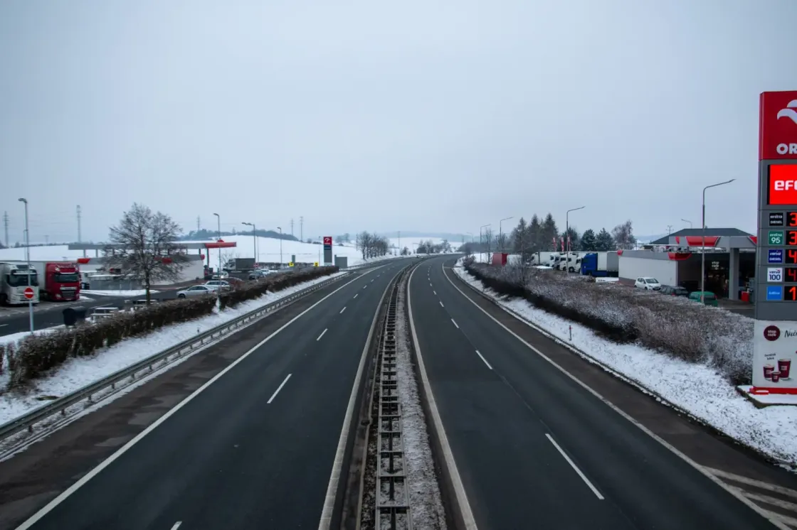 EU border sign indicating Czech Republic 700m ahead