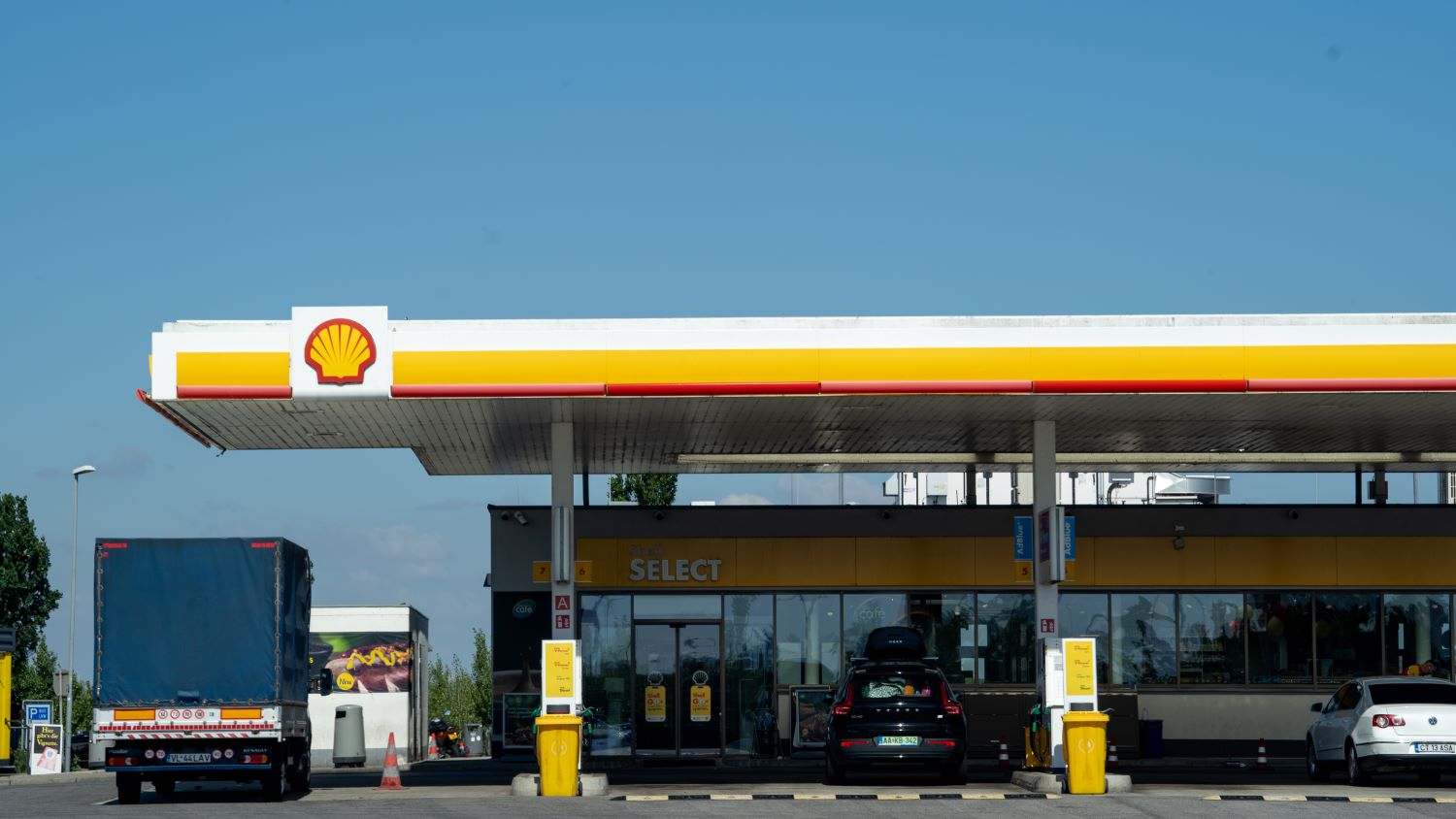 Shell petrol station in Austria near the Slovak border, with a small sign by the forecourt saying the vignette is sold here